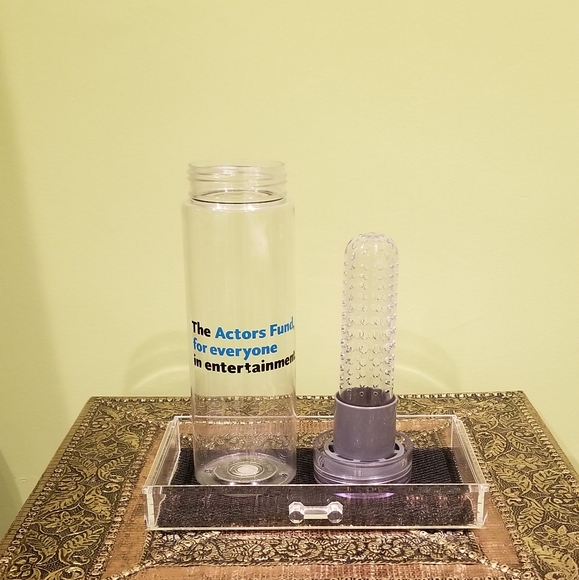 NWOT Fruit Infused Water Bottle By The Actors Fund - Picture 2 of 2